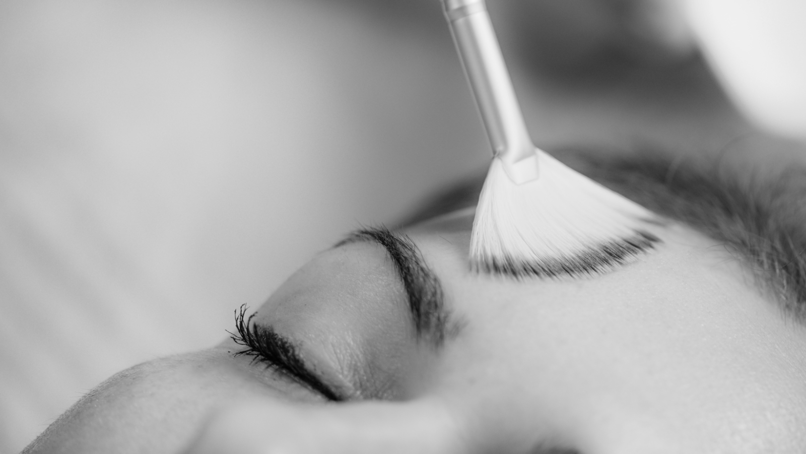 Mesopeel : Rajeunissement de la Peau et Éclat Naturel à la Clinique Crillon de Lyon