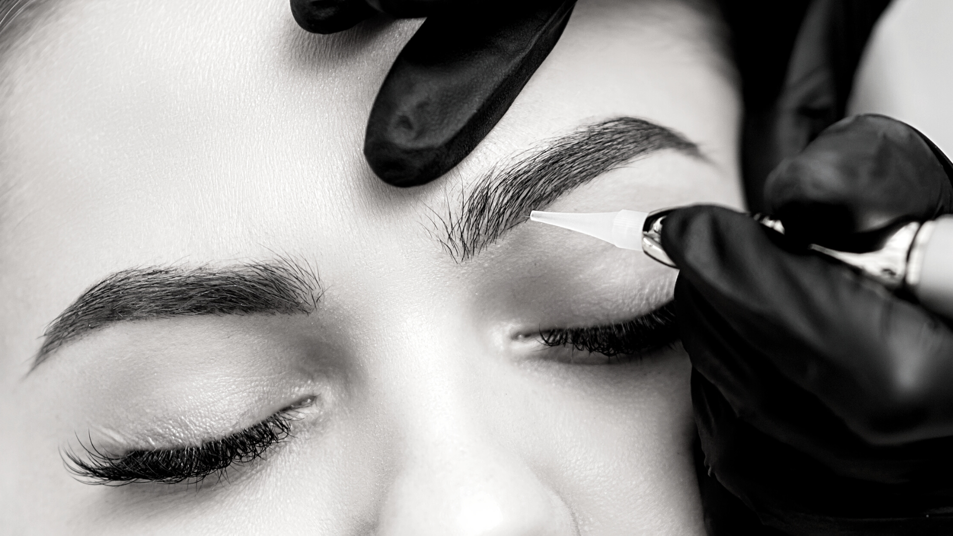 séance de dermographie sourcils à Lyon